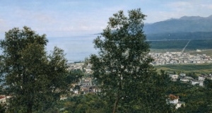 1940’lı yıllarda Foto Temel Uzlu’nun Boztepe’nin eteklerinde ağaçların arasında çektiği ilginç bir Ordu manzarası…